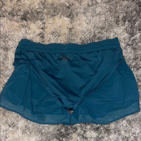 Athleta Mesh Racer Run Mid Rise 4" Short - Picture 4 of 5